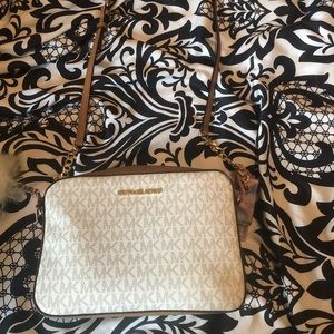 MK Jet Set Large Crossbody